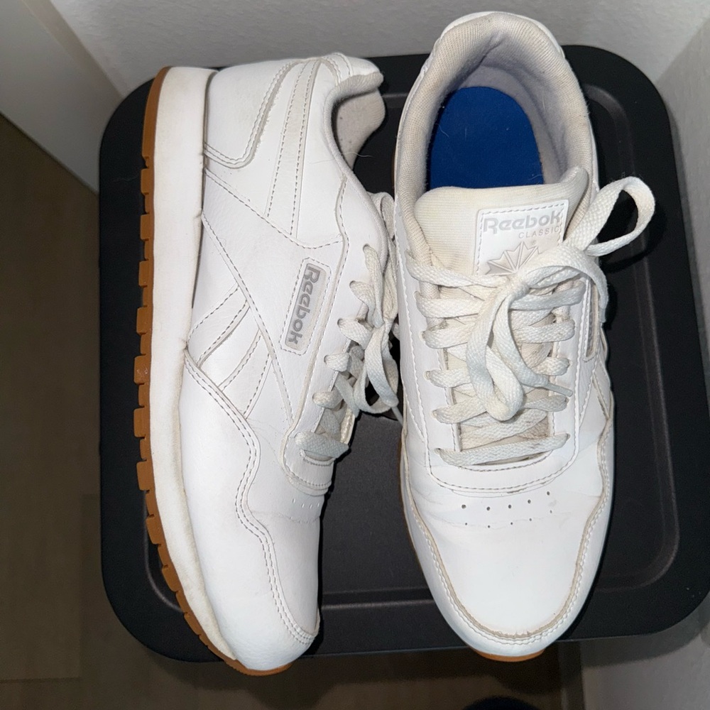 White Reebok sneakers - Picture 2 of 3